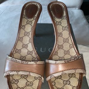 VINTAGE GUCCI CLOGS